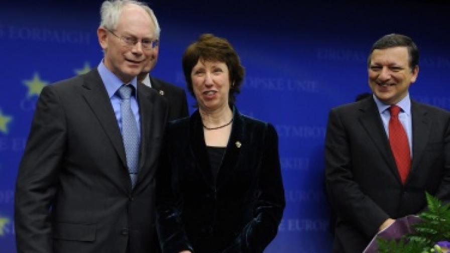 Жозе Барозу (вдясно) с Херман ван Ромпуй и Катрин Аштън