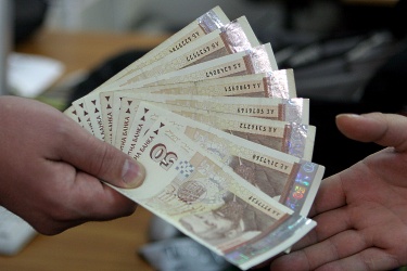 Отрязаха бонусите на чиновниците от евроотделите