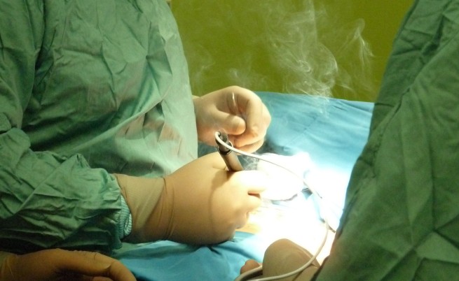 Лекари оперират без опит и подготовка