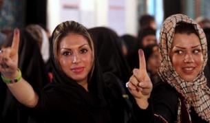 Ако тези две иранки участват в телевизионно предаване, няма да им позовлят да са гримирани