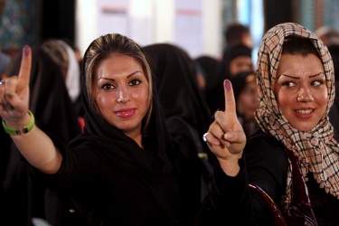 Взимат грима на иранските журналистки
