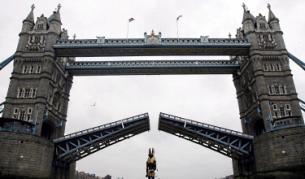 Великобритания въвежда "данък криза" за банкерите