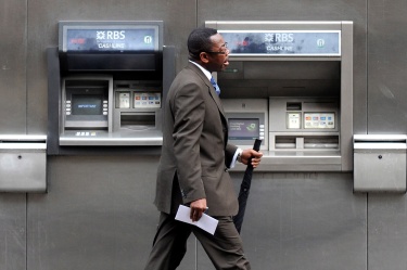 300 години по-късно: Чекът отива в историята