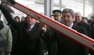 Георги Първанов и Георге Иванов премахнаха бариерата на границата между двете страни при Гюешево