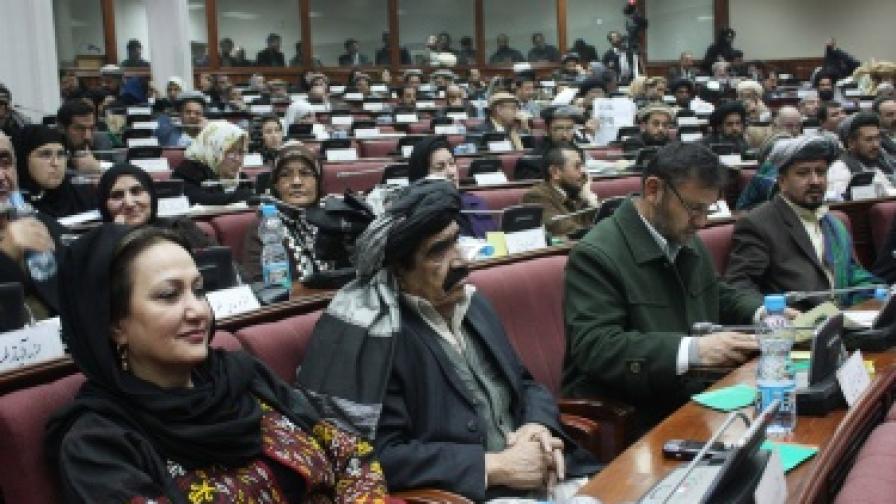 Афганистанските депутати по време на удълженото заседание