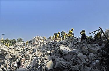 Жив след месец под руините в Хаити