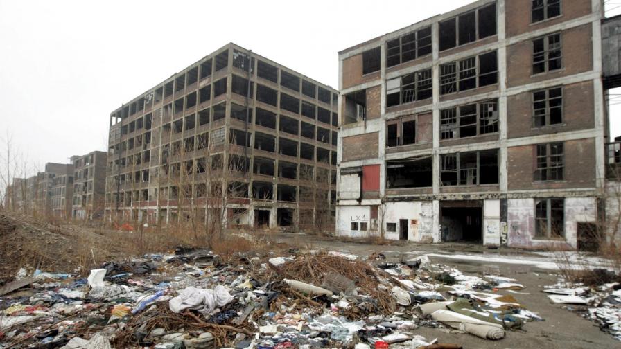 Изоставен автомобилен завод в Детройт.
