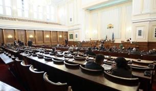 Парламентът прие ветото на президента по Закона за протестите