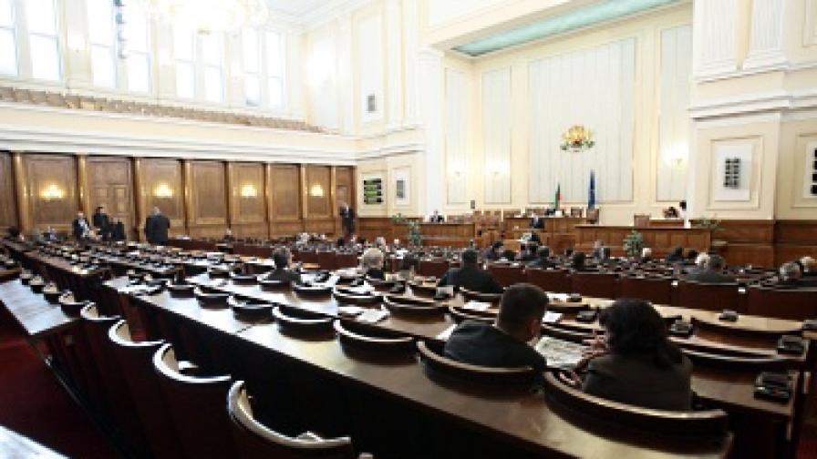 Парламентът прие ветото на президента по Закона за протестите