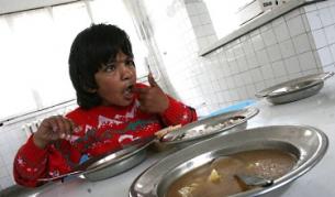 Едно от децата в Дома за деца с умствени увреждания в с. Горна Козница