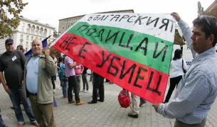 На първия си протест полицаите пушиха, на втория пиха вода, а на третия просто мълчаха