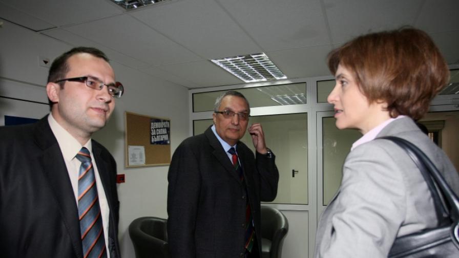 Евродепутатът Надежда Нейнски, Иван Костов и Мартин Димитров преди пресконференцията на Синята коалиция