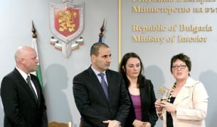 Министър Цветанов подписа меморандум за противодействие на интелектуалното пиратство