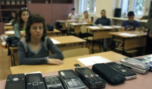 Кунева:Двойките по български са, защото опазихме матурите