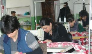 Безработицата падна под 10% през април