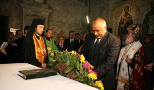 Премиерът Борисов положи венец и се поклони пред гроба на Св. Кирил в базиликата "Сан Клементе" в Рим