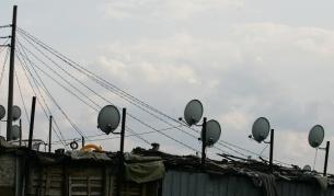 Изолираните ромски гета със сътелитни чинии вече са обичайна гледка