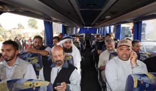 Арабски активисти пътуват с автобус към израелско-йоданската граниза