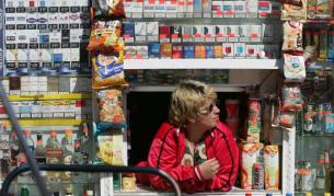 Тази продавачка в "клек шоп" също няма да има право да поставя цигари на витрините си