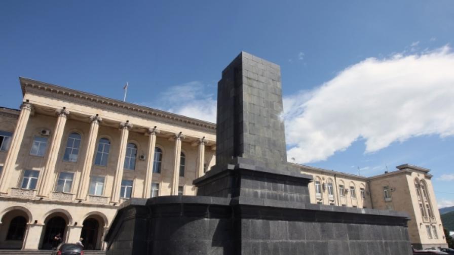 Свалиха паметника на Сталин в родния му град
