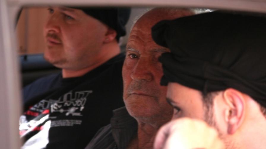 Сред задържаните е босът на ндрангета, 80-годишният Доменико Онедизано(в центъра между двама полицаи)