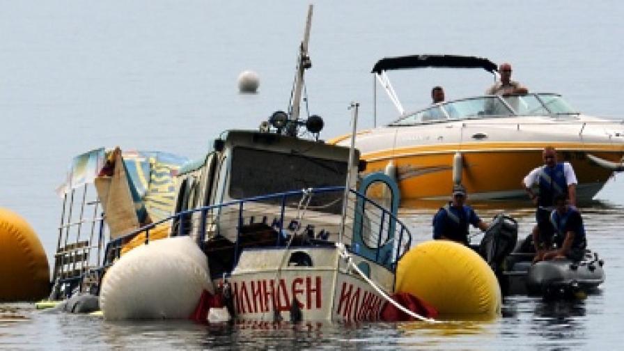 Корабът "Илинден", с който при трагичен инцидент на 5 септември в Охридското езеро загинаха 15 българи