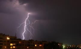  Две деца потърпевши леко от мълнията 