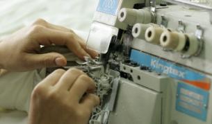 Инспектори: Работодател крие работници в асансьор