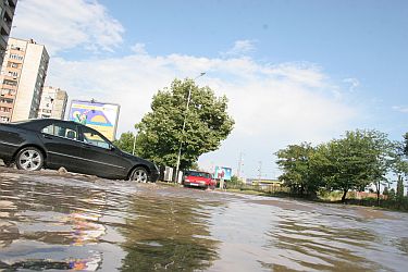 Синоптици: Трета степен опасност от валежи