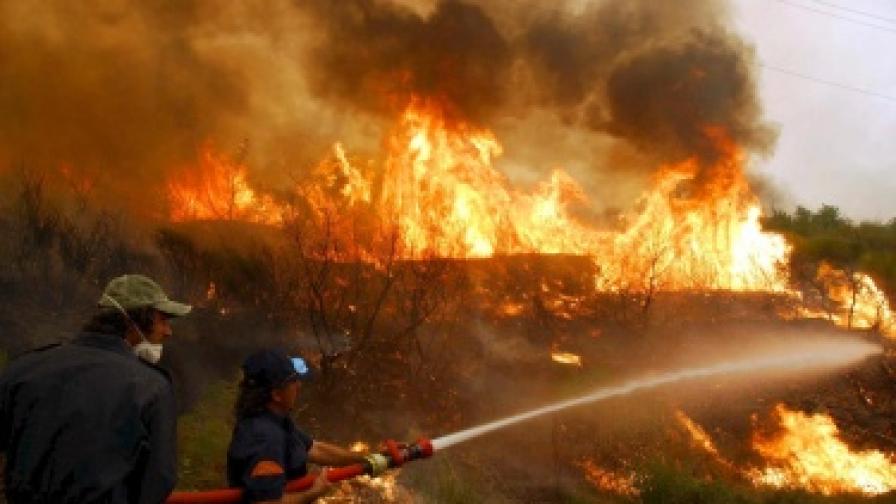 400 души евакуирани в Гърция заради пожари
