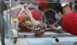 Едно от евакуираните бебета