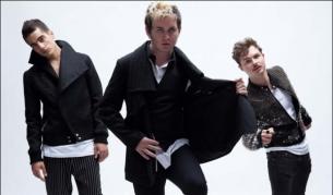 Групата група "Къде е басейнът" (Ou est le swimming pool); Чарлз Хадън е най-вдясно