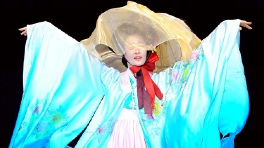 Модно шоу под вода в Сеул