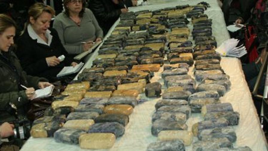 Това са 73 кг хероин, задържани в Стара Загора през март. Иззетото количество оцетен анхидрид щяло да стигне за пет тона от наркотика