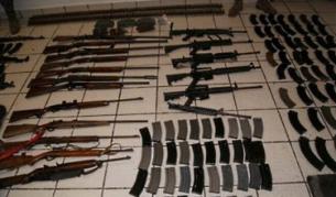 Годишният трафик на оръжия възлиза на до 5000 оръжия годишно, а един от основните типове огнестрелни оръжия са автоматите "Калашников" AK 47, произведени в Румъния