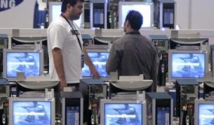 Най-голямо е увеличението на разходите на работодатели за създаване и разпространение на информация и творчески продукти и далекосъобщения