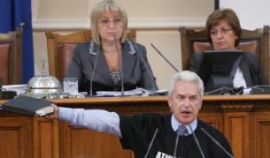 Лидерът на "Атака" Волен Сидеров при обсъжданията в парламента на вота на недоверие