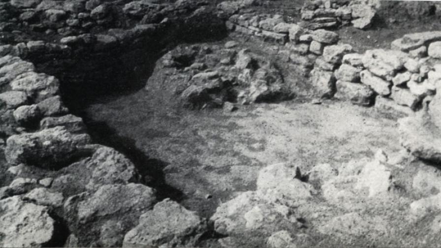 Разкрития при разкопки на прабългарското селище от 7-и век в местността Кованлъка на 3 км. северозападно от с. Топола