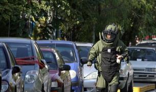 Антитерористи и сапьори оглеждат районите на експлозиите в Атина