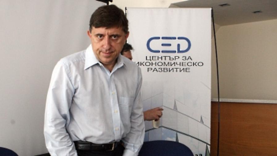 Геортги Прохазки ръководи неправителствения Център за икономическо развитие, който създаде през 1997 г. заедно с покойния Александър Божков