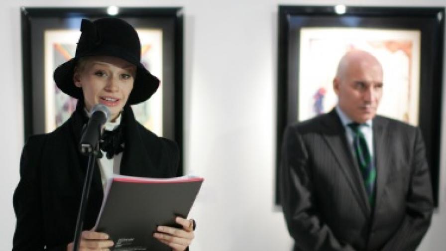 Президентът на Музейната галерия за модерно изкуство Деница Атанасова и банкерът Левон Хампарцунян при откриването на изложбата в Галерията за модерно изкуство