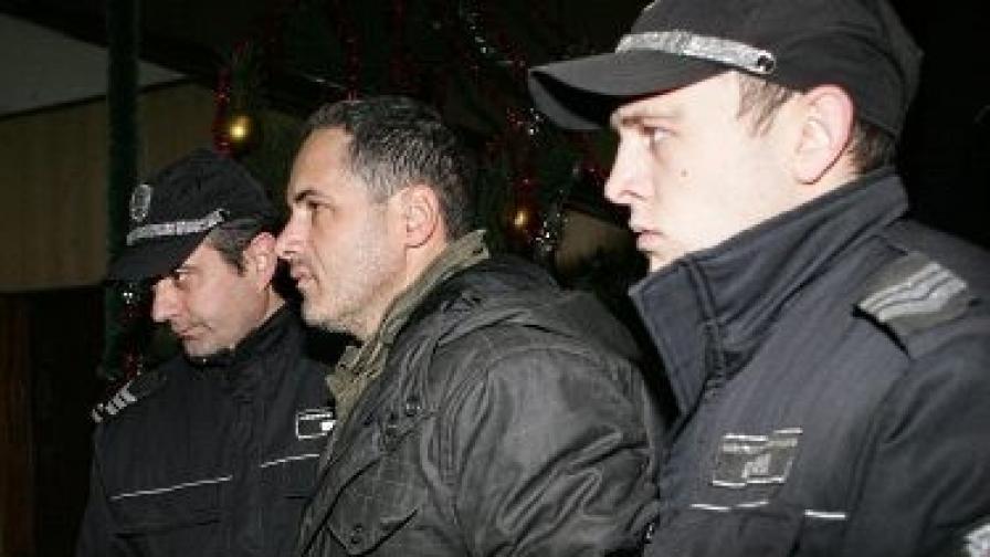 На излизане от районния съд в Сливница на 23 декември миналата година Гейзо прати "много поздрави на Бойко"<br />