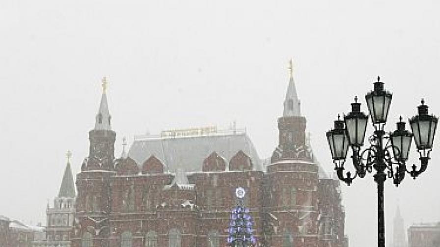 Леден дъжд направи Москва непроходима пързалка