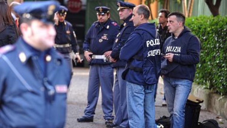 На 23 декември в интервал от няколко часа  пакети бомби избухнаха в посолствата на Швейцария и Чили в центъра на Рим