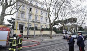 Пакет, открит пред гръцкото посолство в Рим на 27 декември, съдържаше експлозив