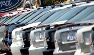 Търговците на автомобили оставят големите отстъпки от цената в историята