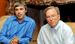 Досегашният шеф Ерик Шмид (вдясно) с единия от съоснователите и нов-стар CEO Лари Пейдж