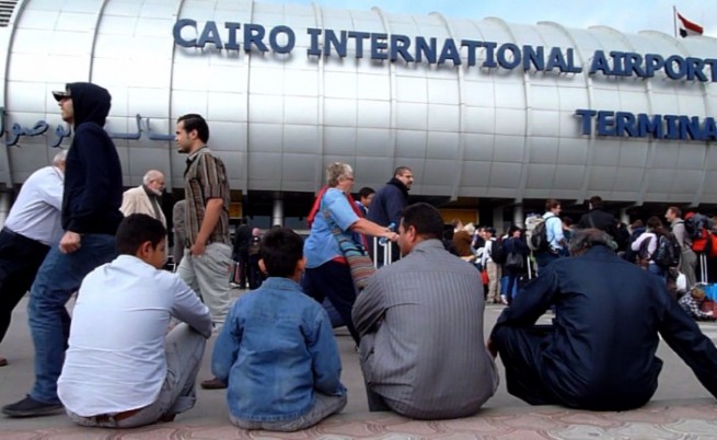 Хаос на летището в Кайро