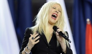 Вижте как Кристина Агилера имитира Мадона (видео)