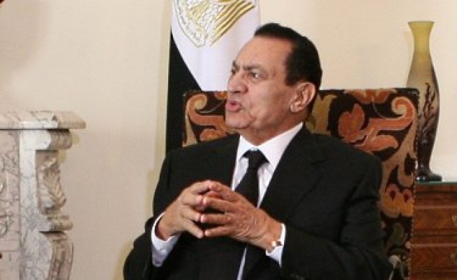 Мубарак създава комисия за промени в конституцията